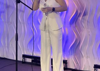 Rosa Evelin Lara destaca como participante en la jornada artística