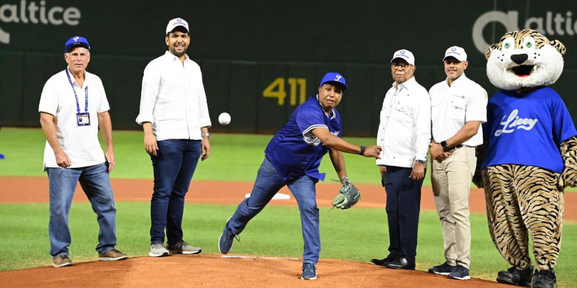 Eco Petróleo participa en ceremonia inicial del partido Licey–Gigantes con lanzamiento de honor