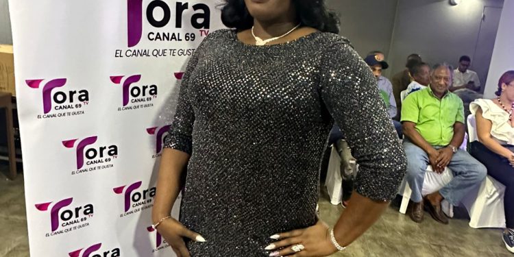 Diana Castro aporta talento y presencia artística en jornada cultural