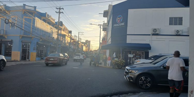 Comerciantes alertan sobre el progresivo deterioro de la avenida Mella y el cierre masivo de negocios