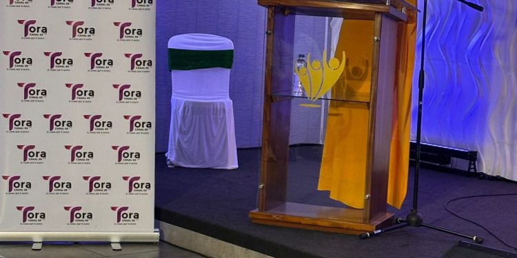 Evento cultural y formativo inicia con mensaje de fe y participación nacional en Santo Domingo Este