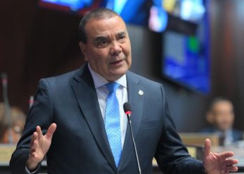 Legislador expone impacto de presuntas irregularidades en el sistema de salud de Ramón Santana
