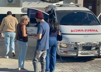 Mujer de 63 años pierde la vida tras caer desde un quinto piso en residencial de Santiago