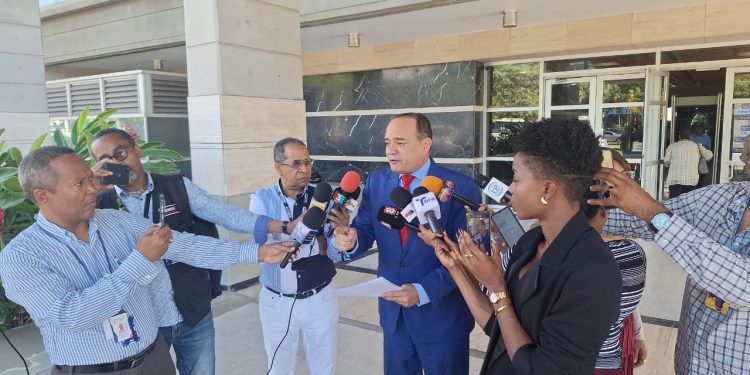 Convergencia contra el Robo de la Seguridad Social presenta querella por presunto desfalco millonario en Senasa