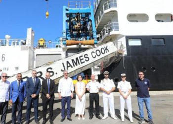 Luis Abinader supervisa investigaciones científicas en el buque oceanográfico RRS James Cook durante su atraque en Santo Domingo