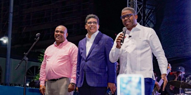 Santo Domingo Este da la bienvenida a la Navidad con la apertura del Parque de las Luces 2025