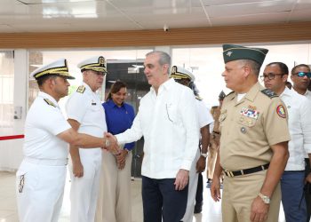 Presidente Abinader comparte encuentro institucional con miembros de la Armada y la Fuerza Aérea