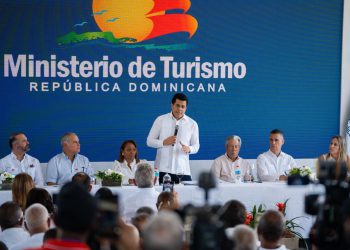 Turismo entrega nuevo estacionamiento en Bayahíbe para ordenar el tránsito y fortalecer la experiencia de los visitantes