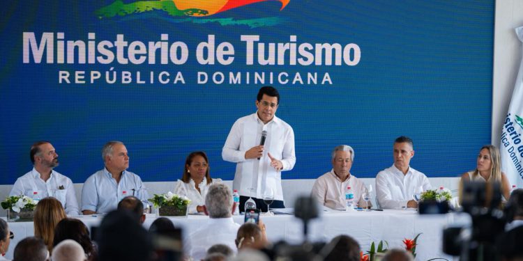 Turismo entrega nuevo estacionamiento en Bayahíbe para ordenar el tránsito y fortalecer la experiencia de los visitantes