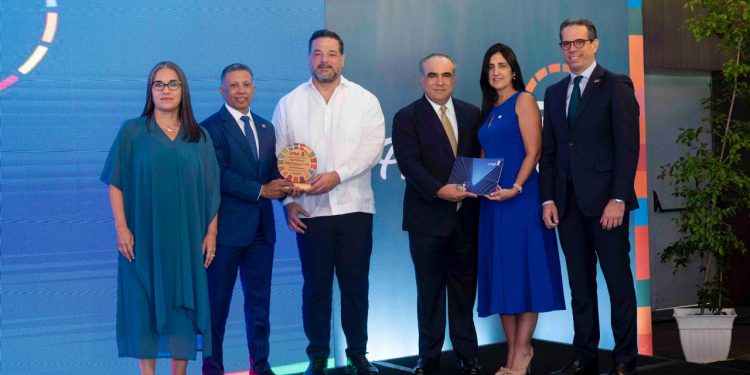 BANRESERVAS RECIBE RECONOCIMIENTO NACIONAL POR SU PROGRAMA “FOMENTA PYMES”, DESTACADO COMO MODELO DE NEGOCIO