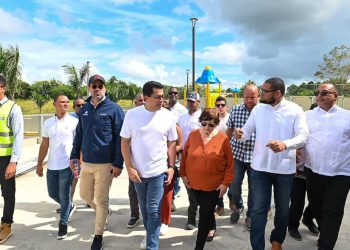 Ministro David Collado verifica avances de la Plaza Cultural Seibana y confirma entrega para diciembre