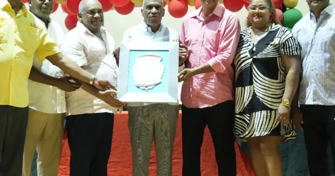 Presidente de FEDOCLUBES valora reconocimiento recibido durante encuentro navideño del Club Los Mina