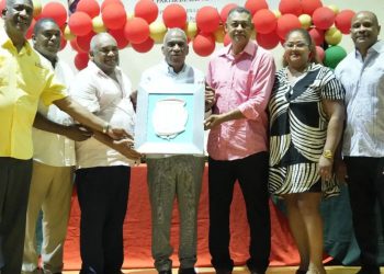 Presidente de FEDOCLUBES valora reconocimiento recibido durante encuentro navideño del Club Los Mina