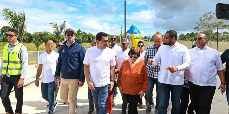 Ministro David Collado verifica avances de la Plaza Cultural Seibana y confirma entrega para diciembre