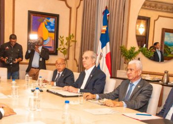 Jueces del Tribunal Superior Electoral asumen sus funciones tras ser oficialmente posesionados