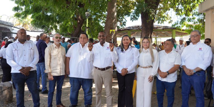 Gobierno inicia proceso de titulación en los sectores El Prado y Buenos Aires de Azua