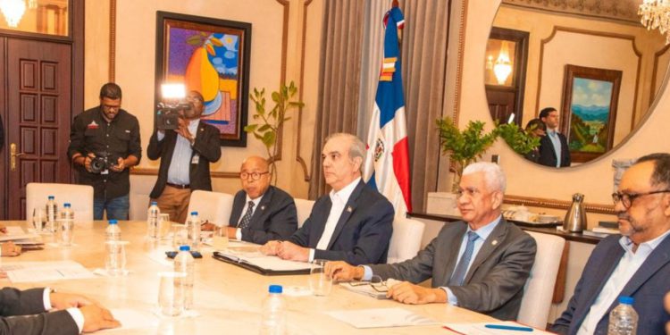 Jueces del Tribunal Superior Electoral asumen sus funciones tras ser oficialmente posesionados