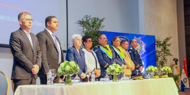 IPES gradúa a más de 250 integrantes de la Policía Nacional en programas de formación y especialización