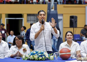 Deportes entrega polideportivo rehabilitado en Barahona y respalda torneo superior de baloncesto