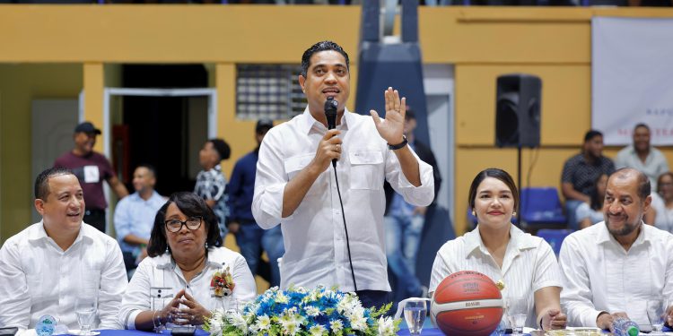 Deportes entrega polideportivo rehabilitado en Barahona y respalda torneo superior de baloncesto