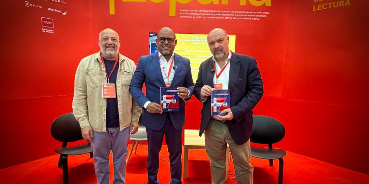 Francisco Tavárez presenta en la FIL de Guadalajara su obra “La conjura haitiana y la maldición dominicana”