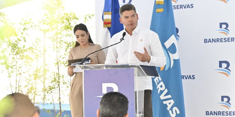 Banreservas entrega renovada cancha mixta en Villa Consuelo y fortalece el deporte comunitario