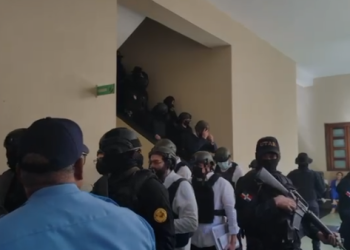 Encartados en caso SeNaSa son trasladados al tribunal para conocer medida de coerción