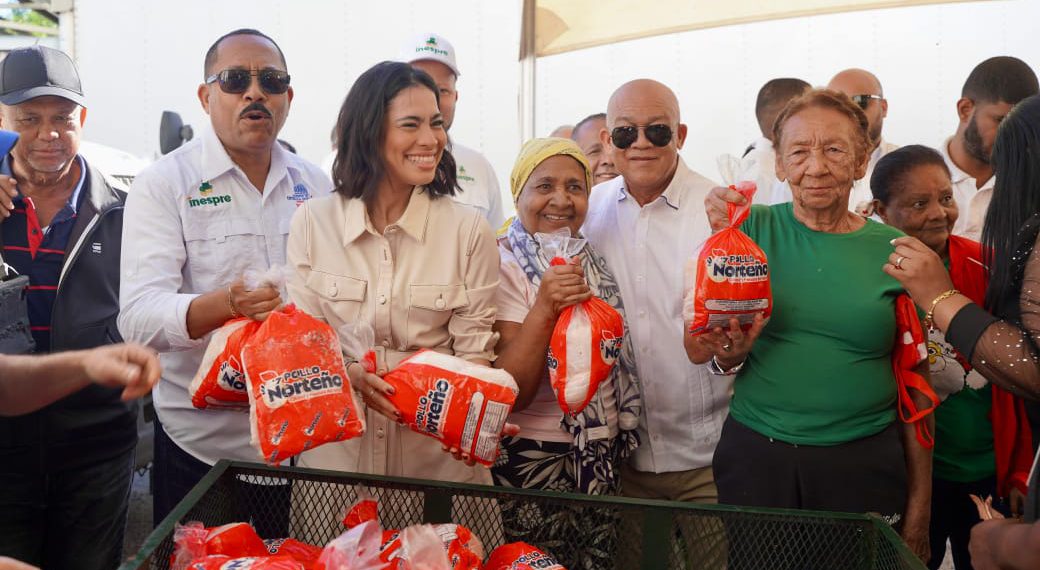 Inespre garantiza amplia oferta de pollo y alimentos básicos en feria agropecuaria de la Ciudad Ganadera