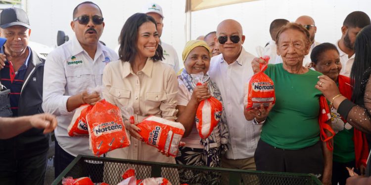 Inespre garantiza amplia oferta de pollo y alimentos básicos en feria agropecuaria de la Ciudad Ganadera