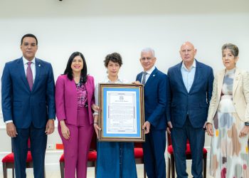 SENADO DE LA REPÚBLICA RINDE HOMENAJE A JOSÉ CESTERO Y CARMEN HEREDIA POR SUS APORTES AL ARTE Y LA CULTURA NACIONAL