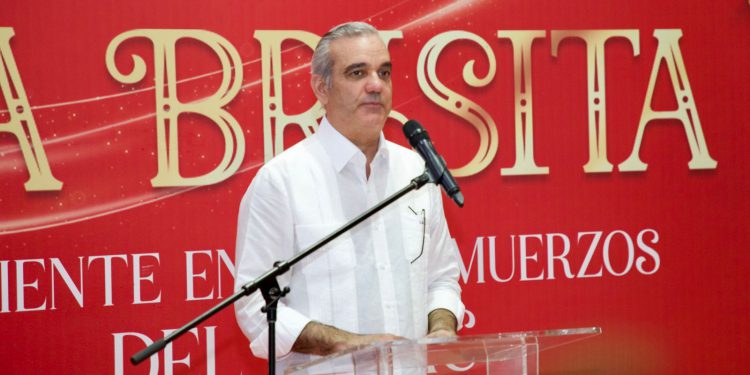 Presidente Abinader resalta avances de su gestión y reafirma cercanía con las comunidades durante almuerzos navideños