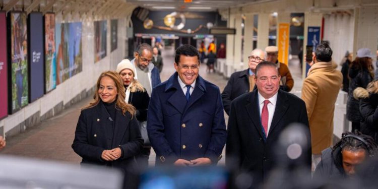 REPÚBLICA DOMINICANA DESPLIEGA COLORIDA CAMPAÑA TURÍSTICA EN GRAND CENTRAL DE NUEVA YORK