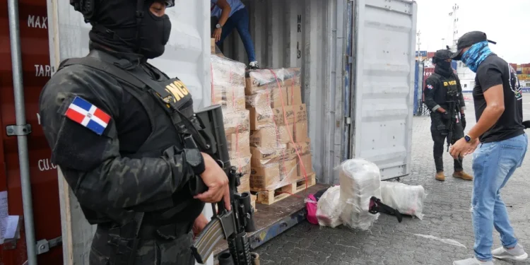 DNCD REFUERZA SEGURIDAD ANTINARCÓTICOS EN PUERTOS Y AEROPUERTOS DURANTE TEMPORADA NAVIDEÑA