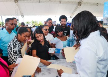 Departamento Aeroportuario participa en cuarta Feria de Empleo del sector aeronáutico y recibe decenas de solicitudes laborales