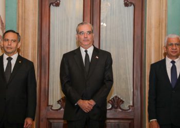 Presidente Luis Abinader juramenta nuevos jueces del Tribunal Superior Electoral tras culminar proceso de evaluación