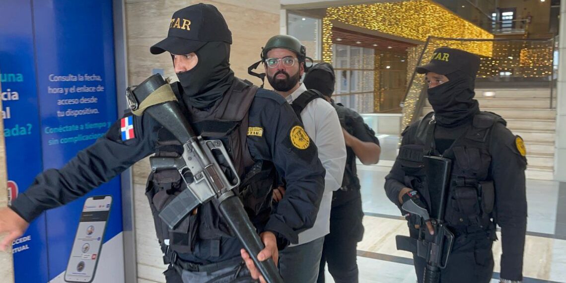 Rafael Martínez queda detenido tras presentarse voluntariamente a la Procuraduría por caso SeNaSa