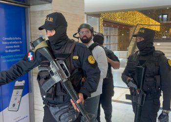 Rafael Martínez queda detenido tras presentarse voluntariamente a la Procuraduría por caso SeNaSa