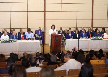 Dr. Luis Peña Núñez asume la presidencia del CMD con agenda enfocada en empleo médico y atención primaria pública