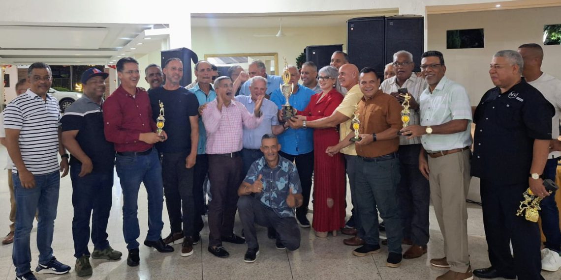 Club Amaprosan reconoce a sus atletas y celebra exitosa premiación de Softbol 2025
