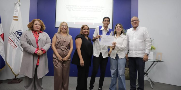 Supérate gradúa a 90 jóvenes con discapacidad en programas de inclusión y transición a la vida adulta
