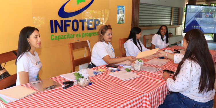 INFOTEP y Grupo Ramos seleccionan 59 candidatos en jornada de empleo para nueva tienda en Tenares