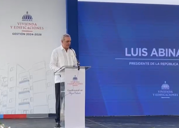 Presidente Abinader entrega apartamentos a médicos y reafirma apoyo a proyectos impulsados por el sector salud