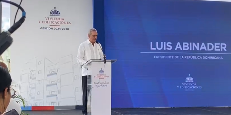 Presidente Abinader entrega apartamentos a médicos y reafirma apoyo a proyectos impulsados por el sector salud
