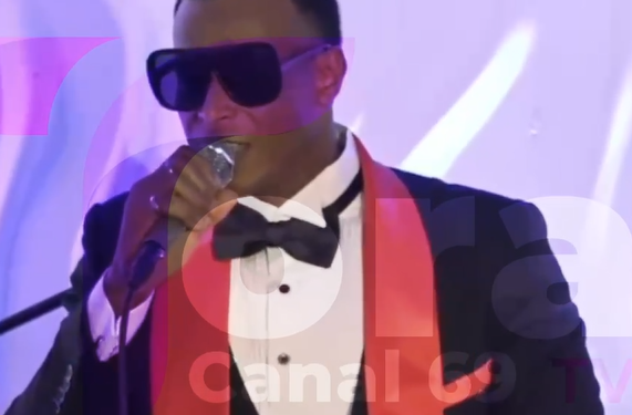Víctor Manuel Aporta Emoción y Talento al Escenario del Festival de la Voz