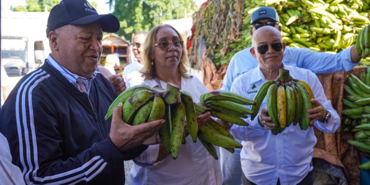 Inespre lleva sus ofertas del Programa Grandes Ferias de Productores a residentes de San Cristóbal