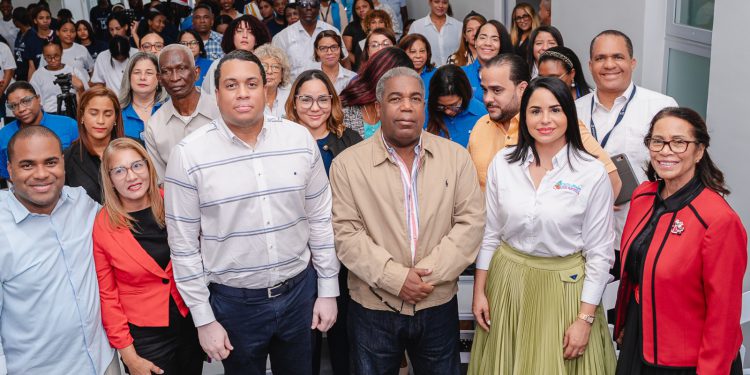 GOBIERNO INAUGURA CENTRO OPORTUNIDAD 14-24 EXCLUSIVO PARA MUJERES EN SANTO DOMINGO NORTE