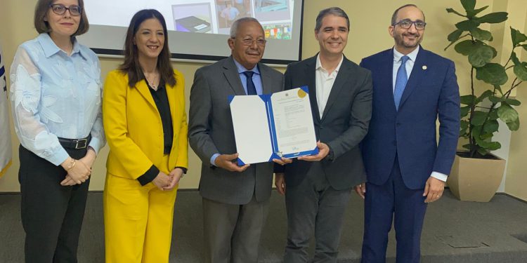 ONAPI ENTREGA CUATRO PATENTES A INNOVADORES DOMINICANOS PARA IMPULSAR EL DESARROLLO SOSTENIBLE