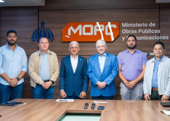 Ricardo de los Santos y Eduardo Estrella supervisan plan de asfaltado y obras viales en Sánchez Ramírez