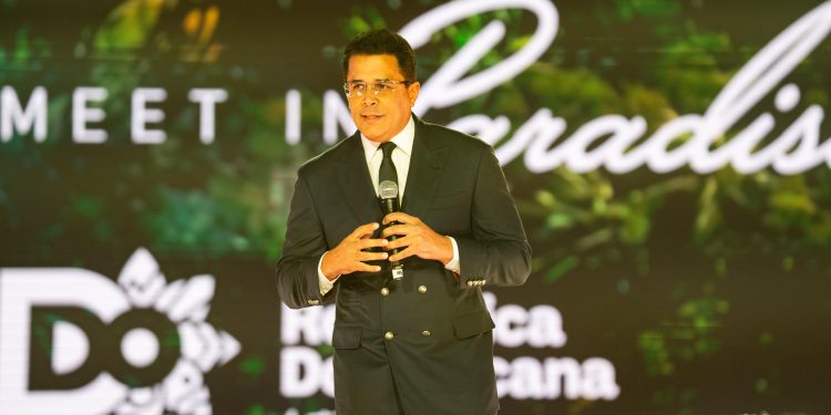 Ministro David Collado promueve a República Dominicana ante 700 turoperadores y agentes europeos en España