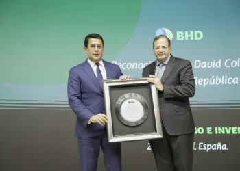 BHD reconoce en FITUR la labor del ministro David Collado en favor del turismo dominicano